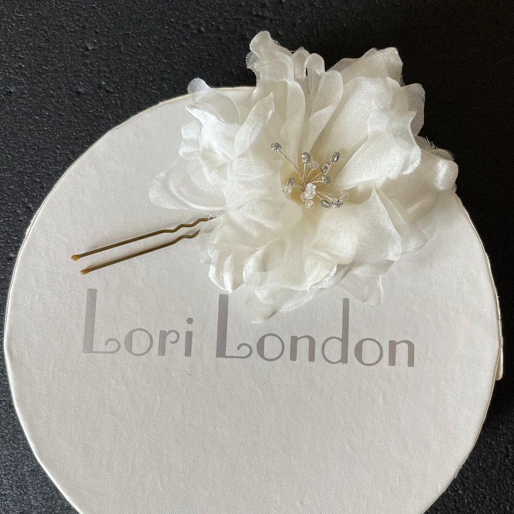Lori London Floral Bridal Hair Piece Custom Box - Hawaiian Plumeria - NWT